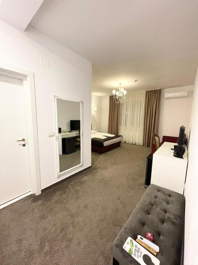 Cochet Boutique Otel Târgu Jiu Dış mekan fotoğraf