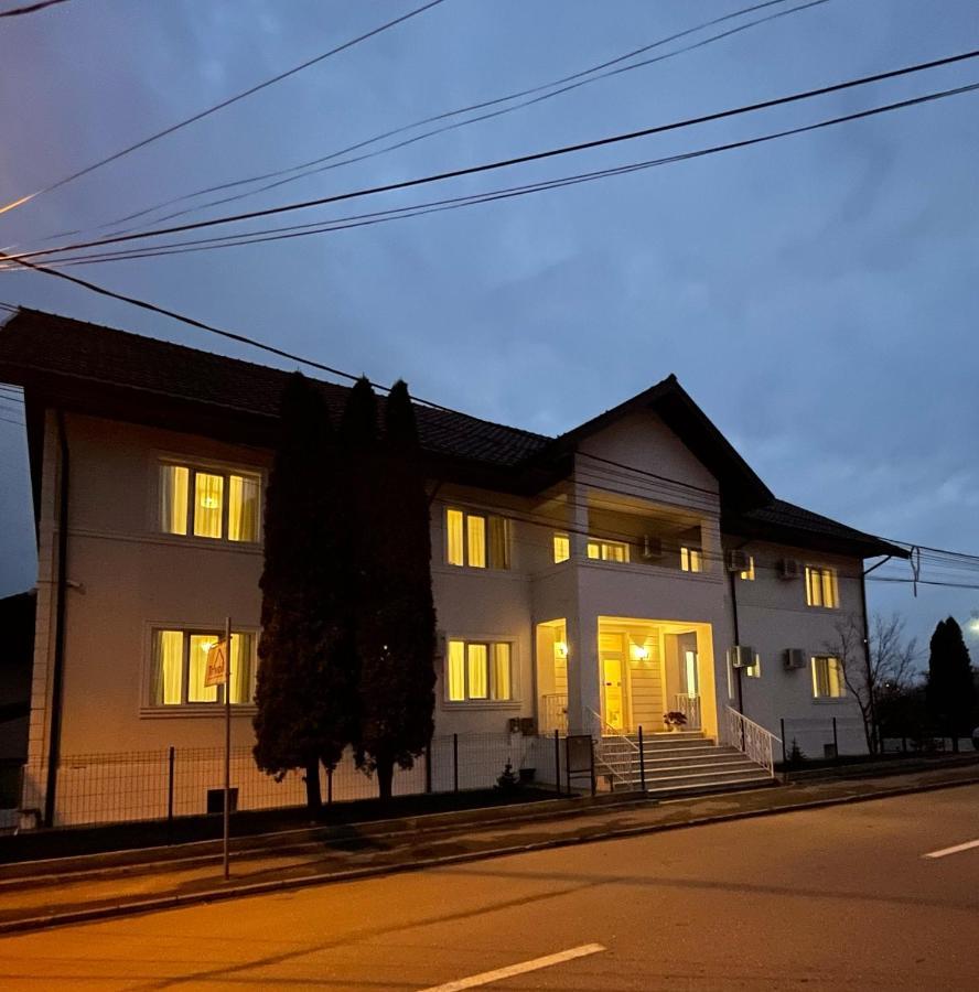 Cochet Boutique Otel Târgu Jiu Dış mekan fotoğraf