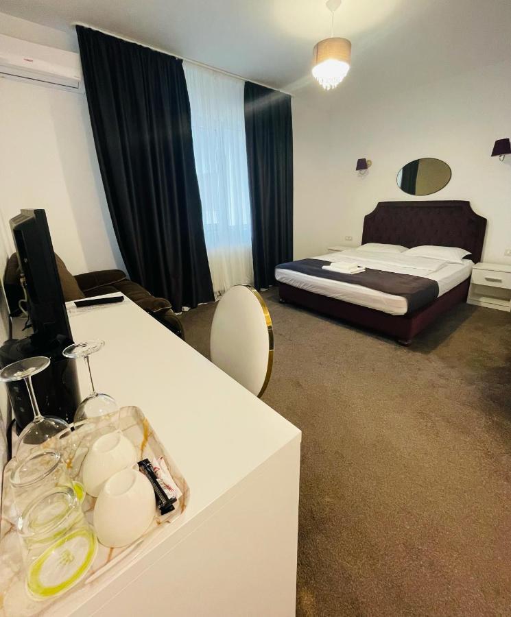 Cochet Boutique Otel Târgu Jiu Dış mekan fotoğraf