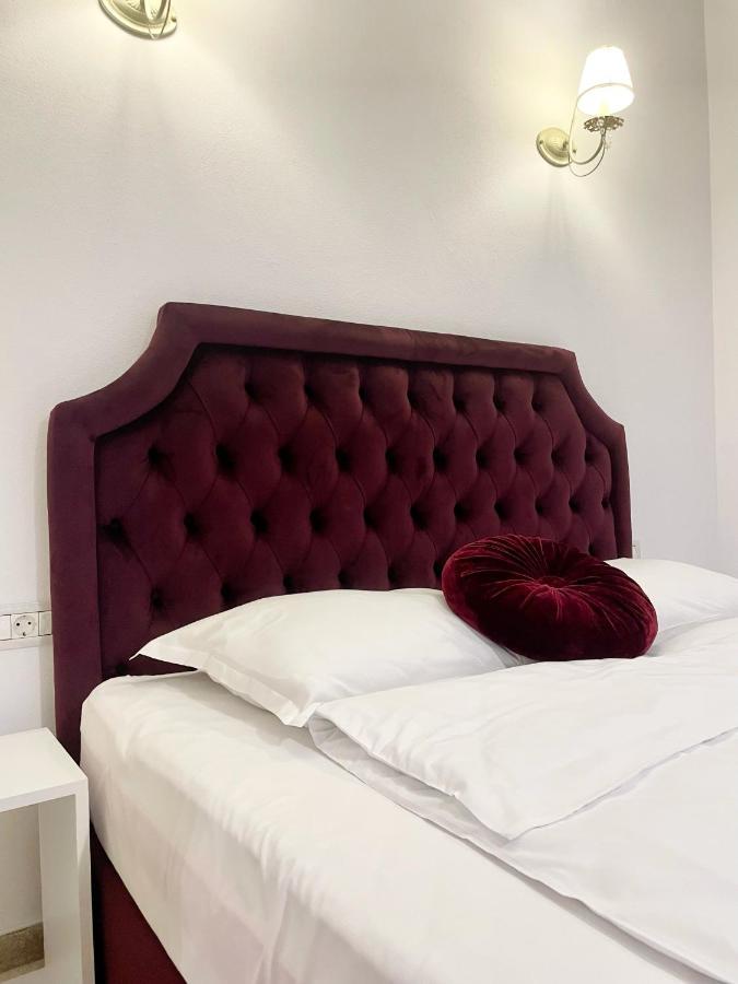 Cochet Boutique Otel Târgu Jiu Dış mekan fotoğraf