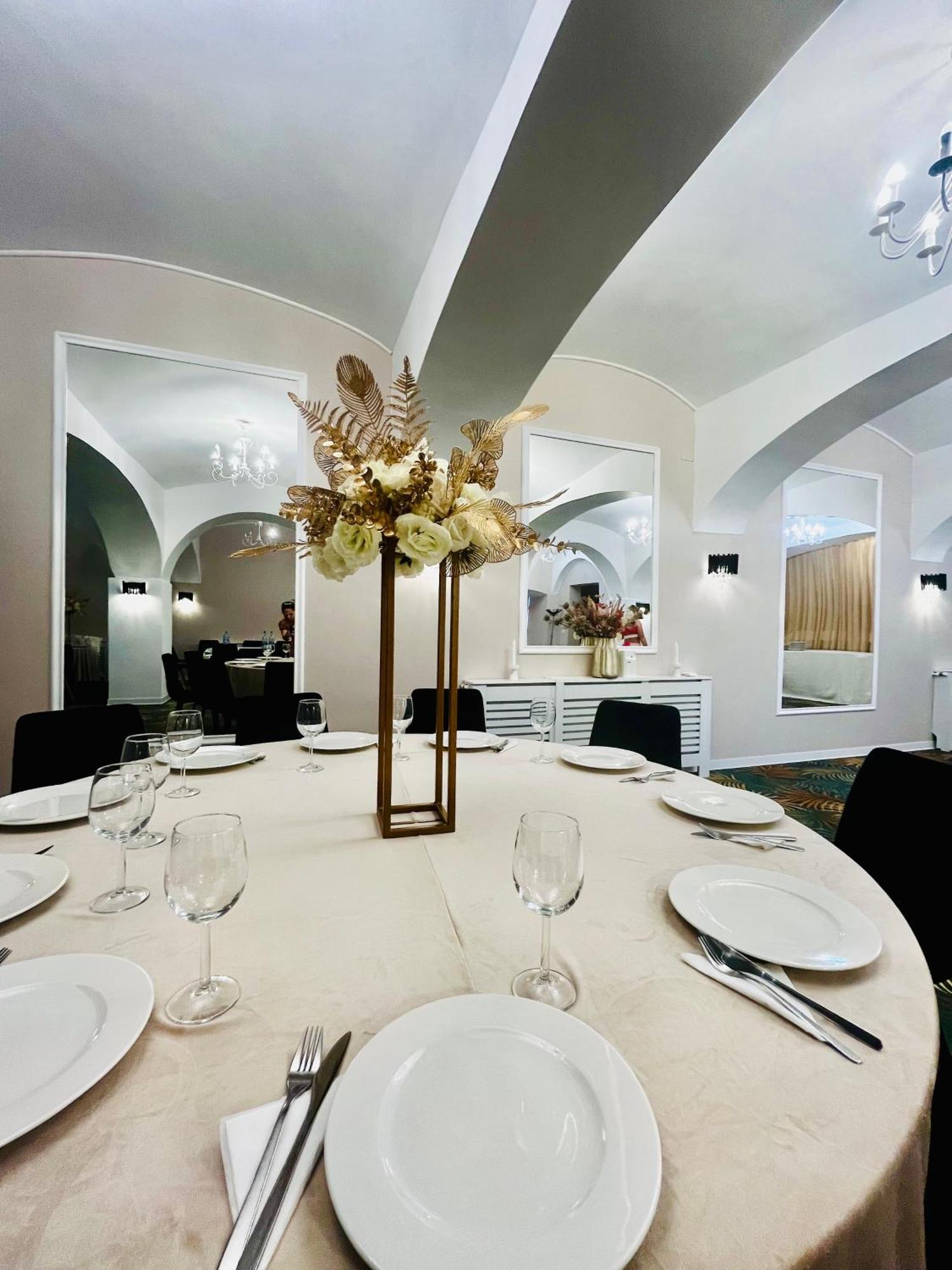Cochet Boutique Otel Târgu Jiu Dış mekan fotoğraf
