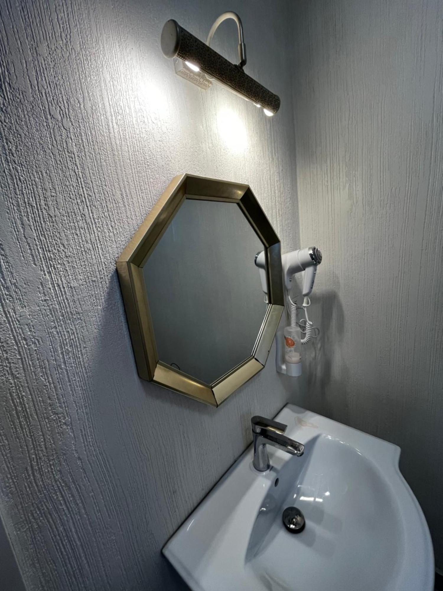Cochet Boutique Otel Târgu Jiu Dış mekan fotoğraf