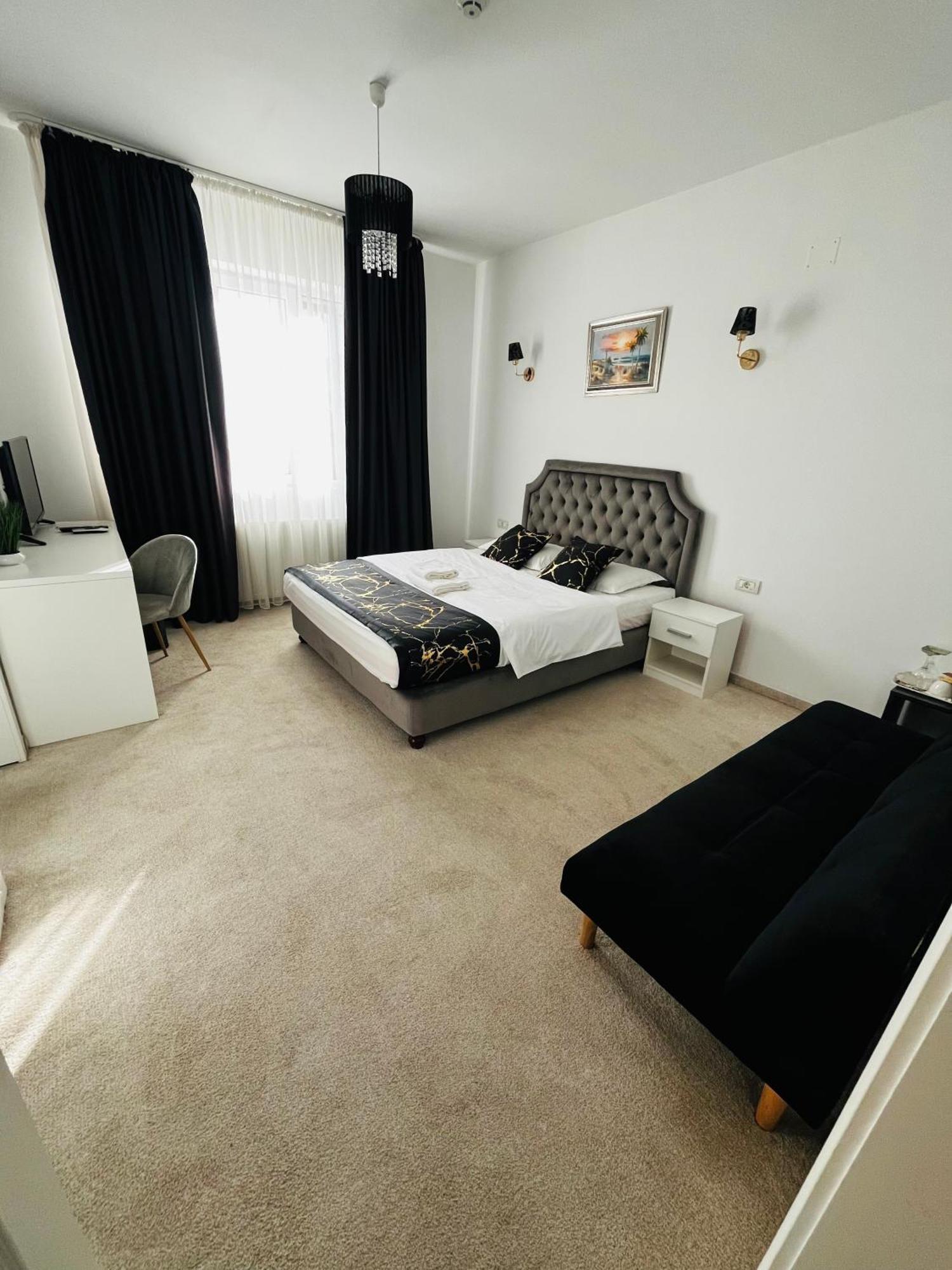 Cochet Boutique Otel Târgu Jiu Dış mekan fotoğraf