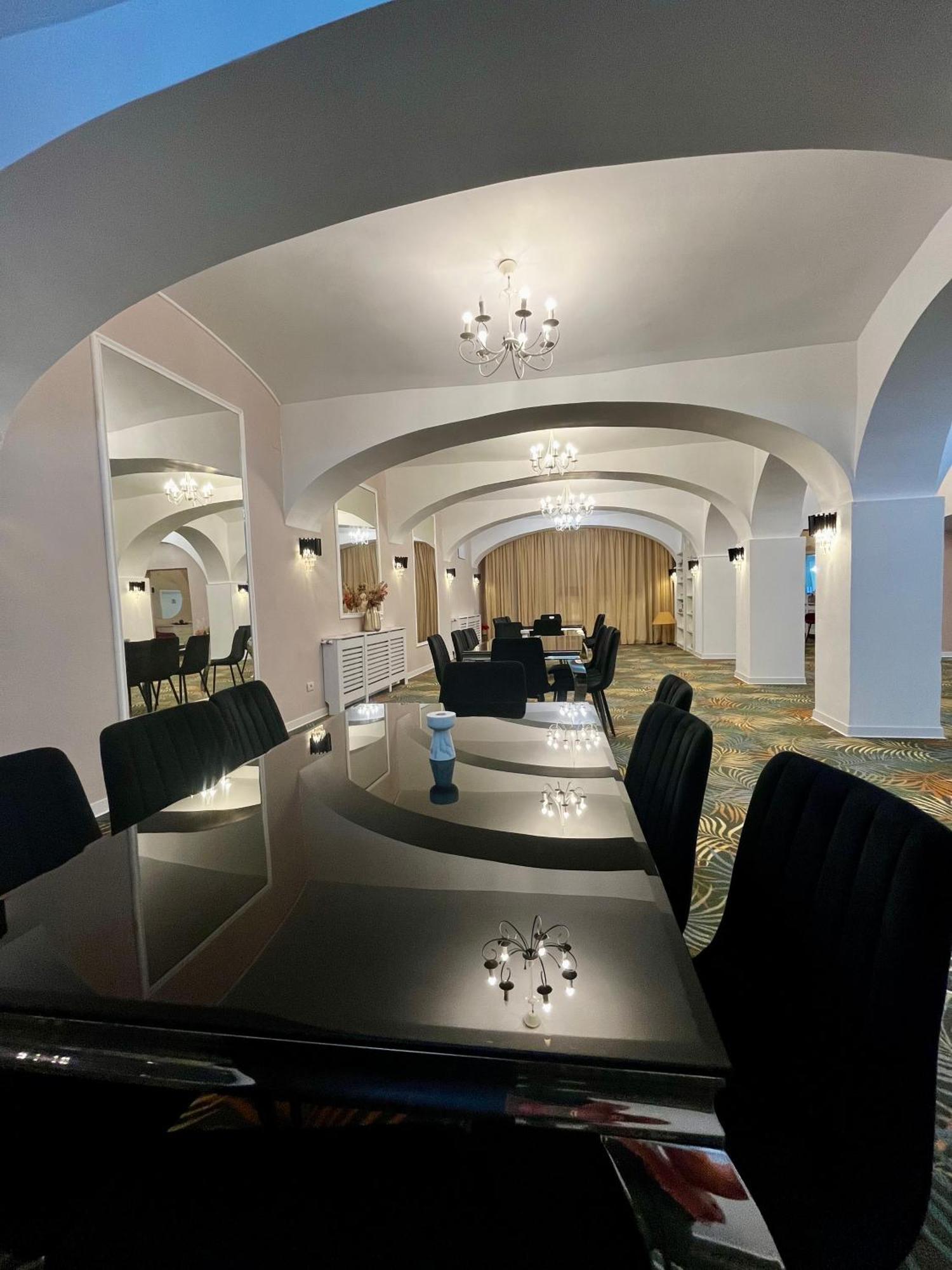 Cochet Boutique Otel Târgu Jiu Dış mekan fotoğraf