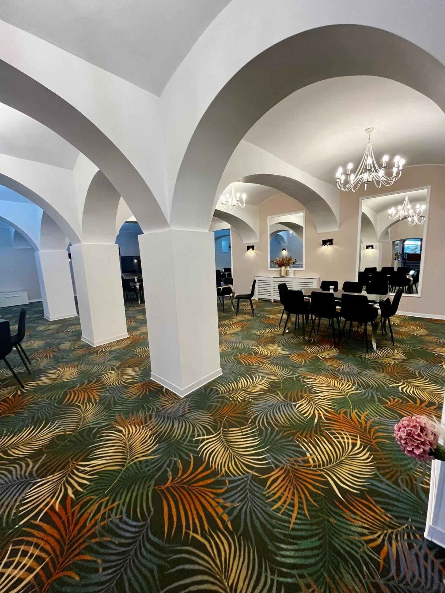 Cochet Boutique Otel Târgu Jiu Dış mekan fotoğraf