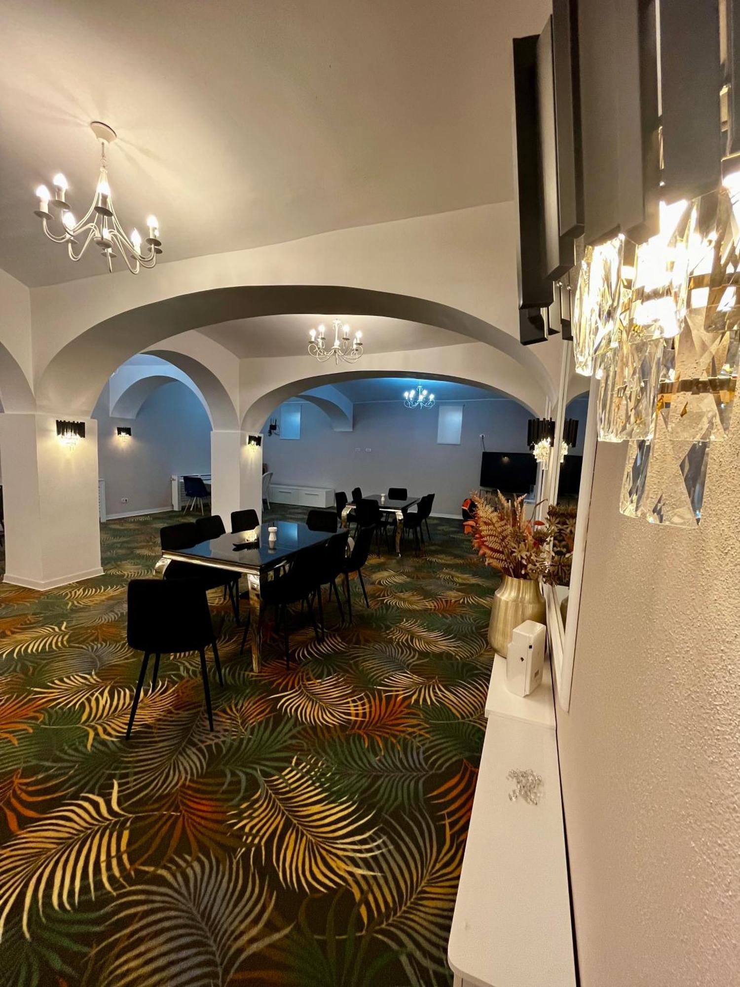 Cochet Boutique Otel Târgu Jiu Dış mekan fotoğraf
