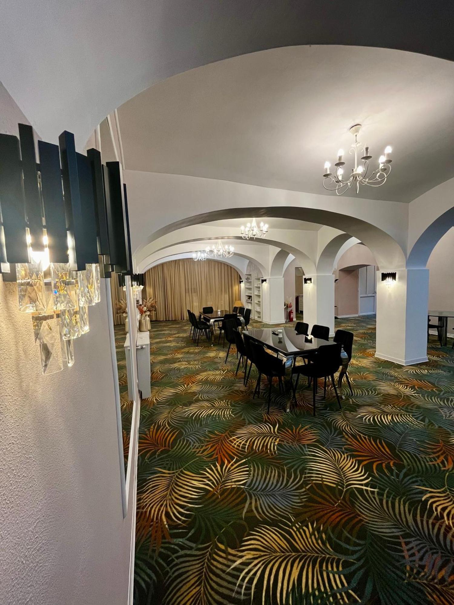 Cochet Boutique Otel Târgu Jiu Dış mekan fotoğraf